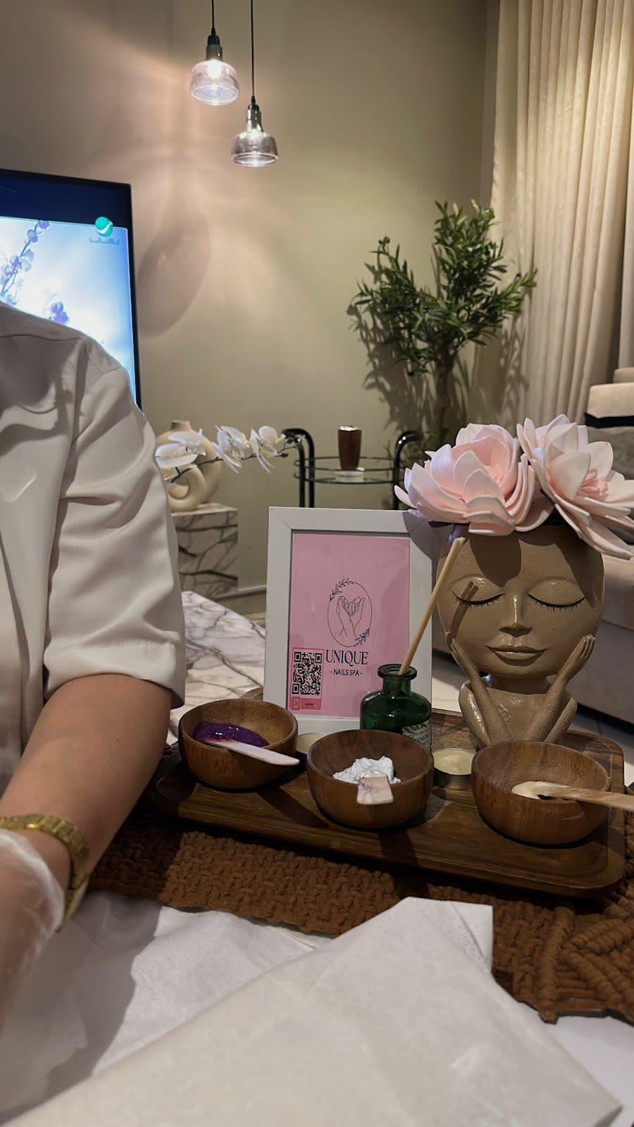 unique nails spa